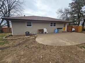 206 Lake Ave in Maryland Heights, MO - Building Photo - Building Photo