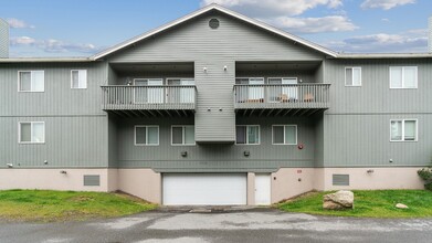 ReNew Bayshore Townhomes in Anchorage, AK - Foto de edificio - Building Photo