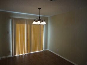 270 New Country Rd in Kyle, TX - Foto de edificio - Building Photo