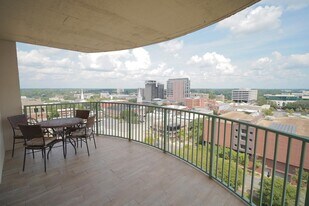 300 S Duval St in Tallahassee, FL - Building Photo