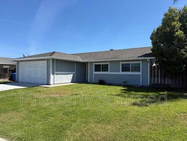 1462 Snyder St in Manteca, CA - Building Photo - Building Photo
