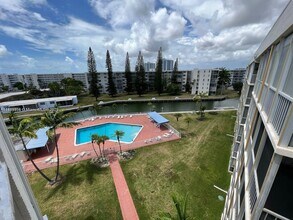 2861 Leonard Dr in Aventura, FL - Building Photo - Building Photo