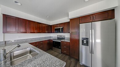 120 NE 10th Ave in Oak Harbor, WA - Building Photo - Building Photo