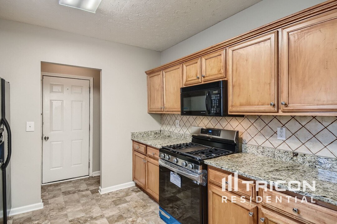 6430 Winston Trce in Mcdonough, GA - Building Photo