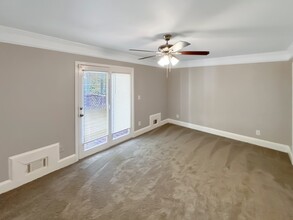 718 Harness Crescent in Lithonia, GA - Foto de edificio - Building Photo