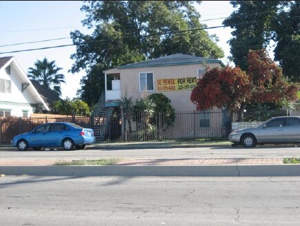 1616 N Wilmington Ave in Compton, CA - Foto de edificio