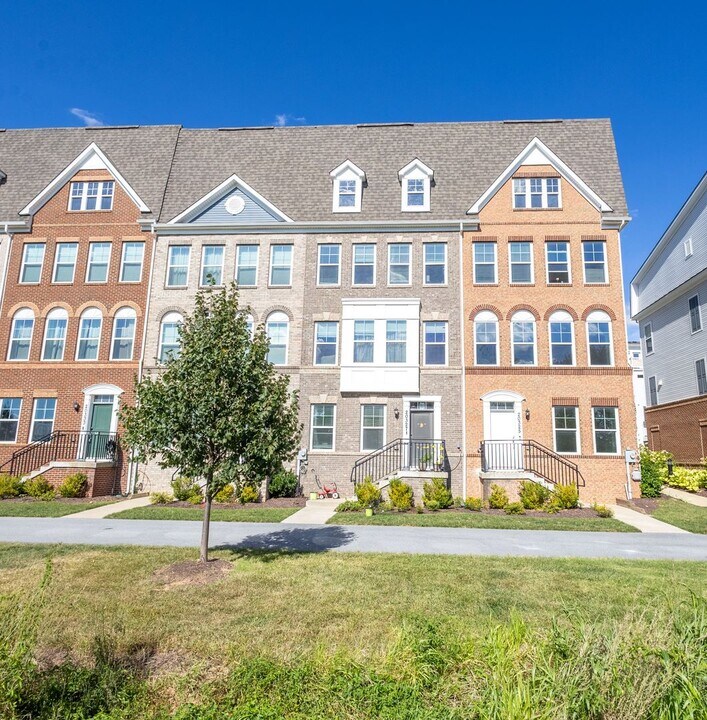 20327 Century Blvd in Germantown, MD - Building Photo