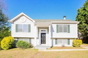 2103 Victoria Pl in Lithonia, GA - Building Photo