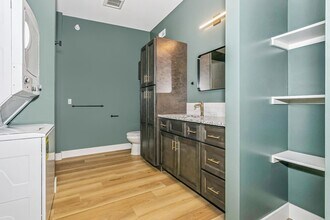 212 Greenwood in Wichita, KS - Foto de edificio - Building Photo