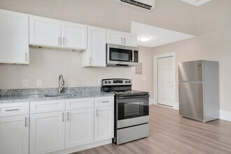 92.5 Maple St in Northampton, MA - Building Photo - Building Photo