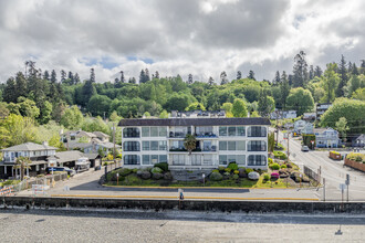 702 S 281st St in Des Moines, WA - Foto de edificio - Building Photo