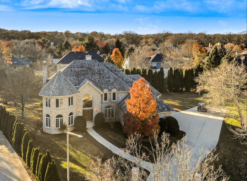 8S210 Stonehedge Dr in Naperville, IL - Building Photo