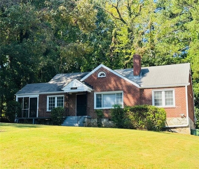 property at 1589 Pinehurst Dr SW