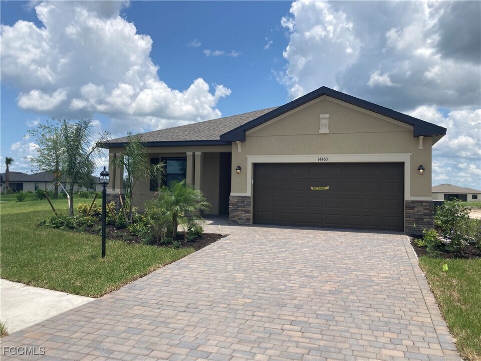 14453 Cantabria Dr in Ft. Myers, FL - Building Photo