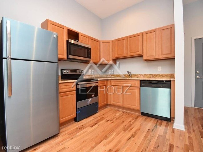 416 N Howard St in Baltimore, MD - Building Photo - Building Photo