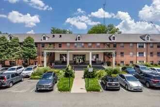 Kenwood Place in Bethesda, MD - Building Photo - Building Photo