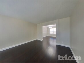 4950 Aquaduct Dr in Greenwood, IN - Foto de edificio - Building Photo