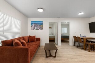 725 Pismo Ct in San Diego, CA - Building Photo