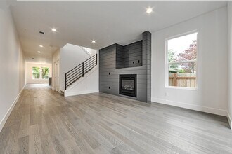 5846 SE Woodstock Blvd in Portland, OR - Foto de edificio - Building Photo