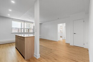 135 Tyndall Ave in Toronto, ON - Building Photo