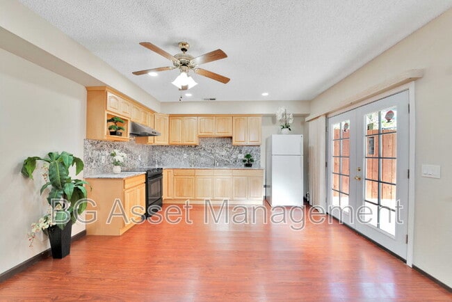 property at 828 Tradewind Ln