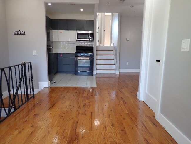 203 Crystal St in Brooklyn, NY - Building Photo - Building Photo