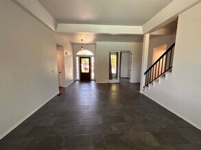 4033 W Douglas Ave in Visalia, CA - Building Photo - Building Photo