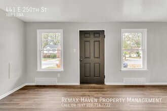 441 E 250th St in Euclid, OH - Building Photo - Building Photo