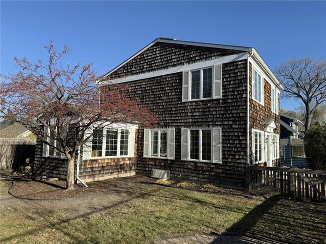 709 Wayzata Blvd E in Wayzata, MN - Building Photo - Building Photo