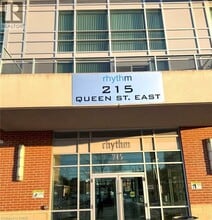 215 Queen St E in Brampton, ON - Building Photo - Building Photo