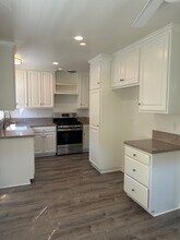 2711 W Victory Blvd in Burbank, CA - Building Photo - Building Photo