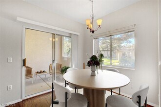 8501 W University Ave in Las Vegas, NV - Foto de edificio - Building Photo