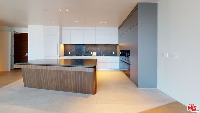 2801 Sunset Pl in Los Angeles, CA - Building Photo - Building Photo