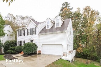4911 Heritage Woods Ct in Greensboro, NC - Foto de edificio - Building Photo