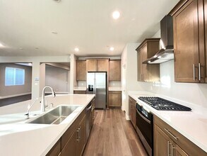 497 Chestnut Falcon Ave in Henderson, NV - Building Photo - Building Photo