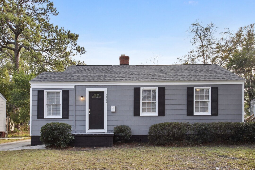 2215 Greenwood St in Savannah, GA - Building Photo