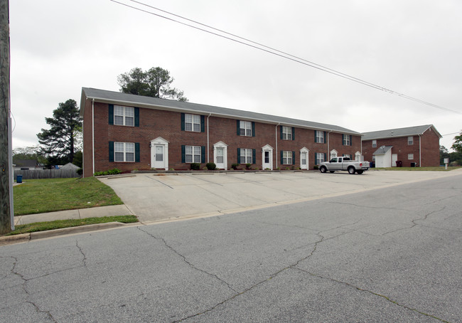 Tyler Ridge Apartments in Dunn, NC - Building Photo - Building Photo