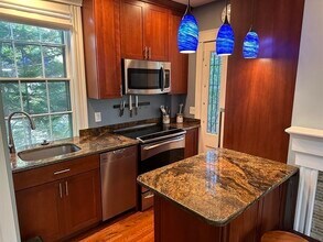 22 Ash St, Unit 22 in Cambridge, MA - Building Photo - Building Photo