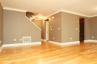 109 Forest St in Stamford, CT - Building Photo - Building Photo