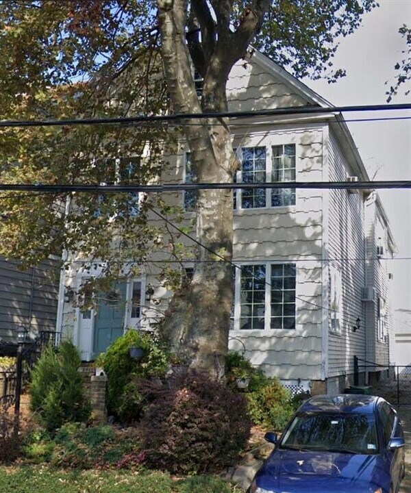 17 Lincoln Pkwy in Bayonne, NJ - Building Photo