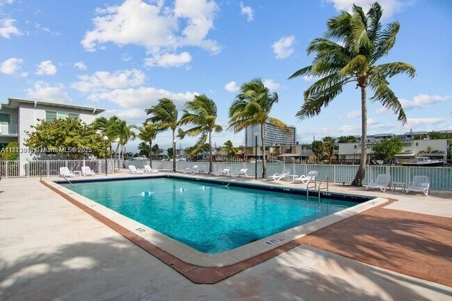 7207 Bay Dr in Miami Beach, FL - Building Photo - Building Photo