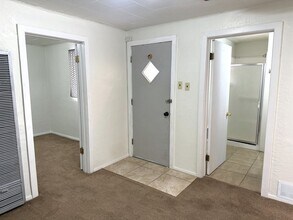 2425 Mountain Rd NW-Unit -Casita in Albuquerque, NM - Building Photo - Building Photo