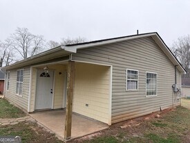 301 S 18th St in Griffin, GA - Building Photo