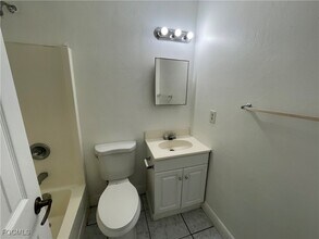 2505 NE 22nd Pl in Cape Coral, FL - Building Photo - Building Photo