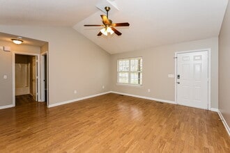 2227 Sawmill St in Murfreesboro, TN - Foto de edificio - Building Photo