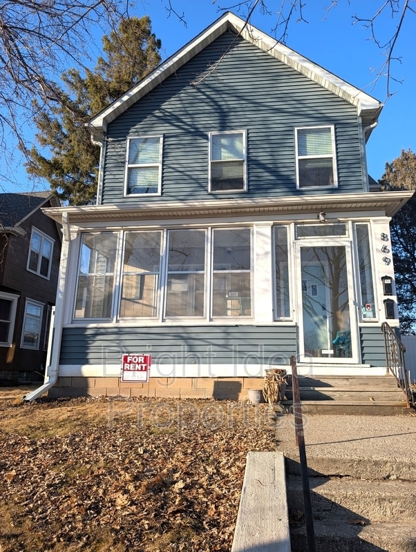 property at 869 Geranium Ave E