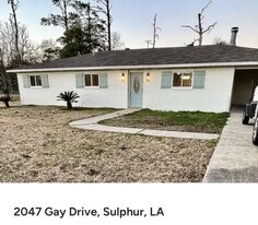 2047 Gay Dr in Sulphur, LA - Building Photo