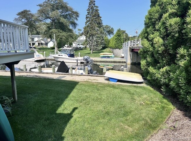 property at 2 Orchard Neck Rd