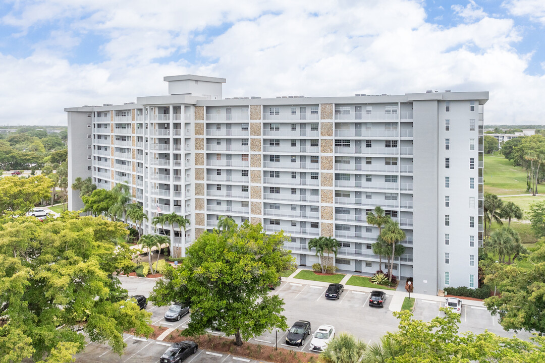 Palm-Aire in Pompano Beach, FL - Building Photo