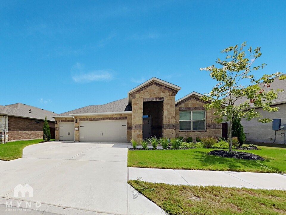 18401 Cercina Trl in Pflugerville, TX - Foto de edificio